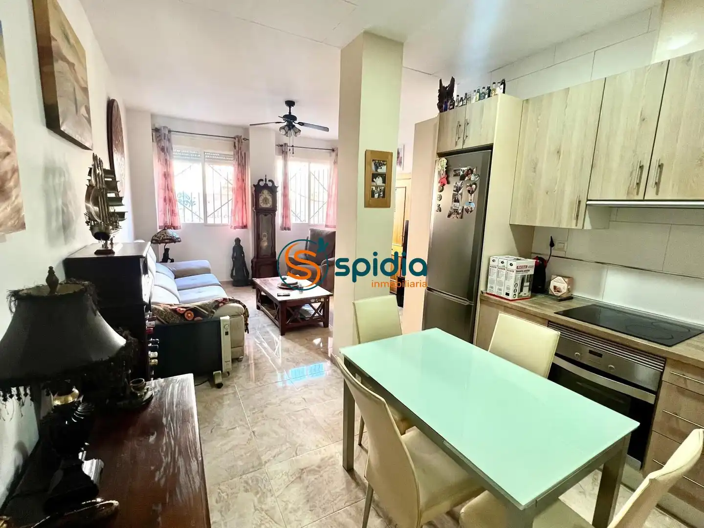 Sala d'estar de Planta baixa en venda en Casco Antiguo