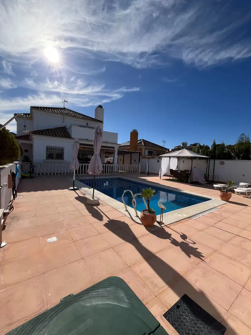 Chalet con piscina en venta en Calle MIGUEL DE MOLINA, imagen 5