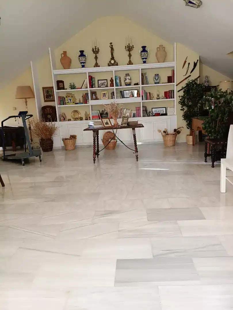 Sala d'estar de Casa adosada en venda en Jaén amb Piscina, Moblat i Balcó