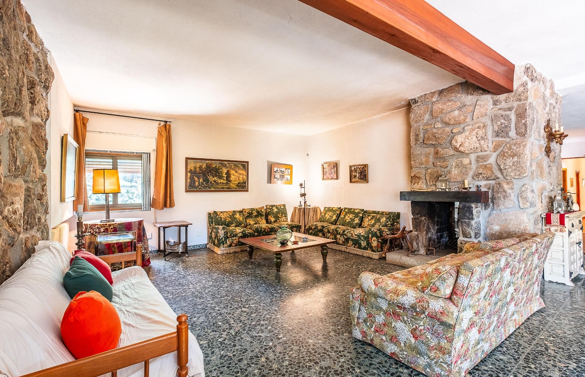 Sala d'estar de Casa o xalet en venda en Guadarrama amb Calefacció, Jardí privat i Terrassa