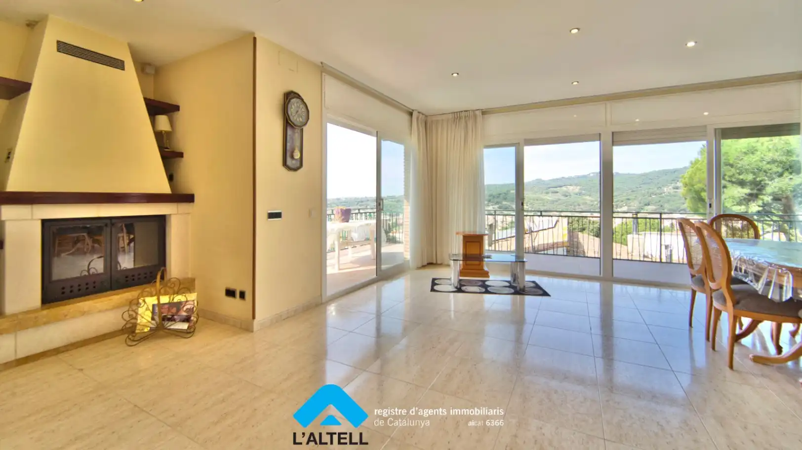 Sala de estar de Casa o chalet en venta en La Garriga con Aire acondicionado, Calefacción y Jardín privado