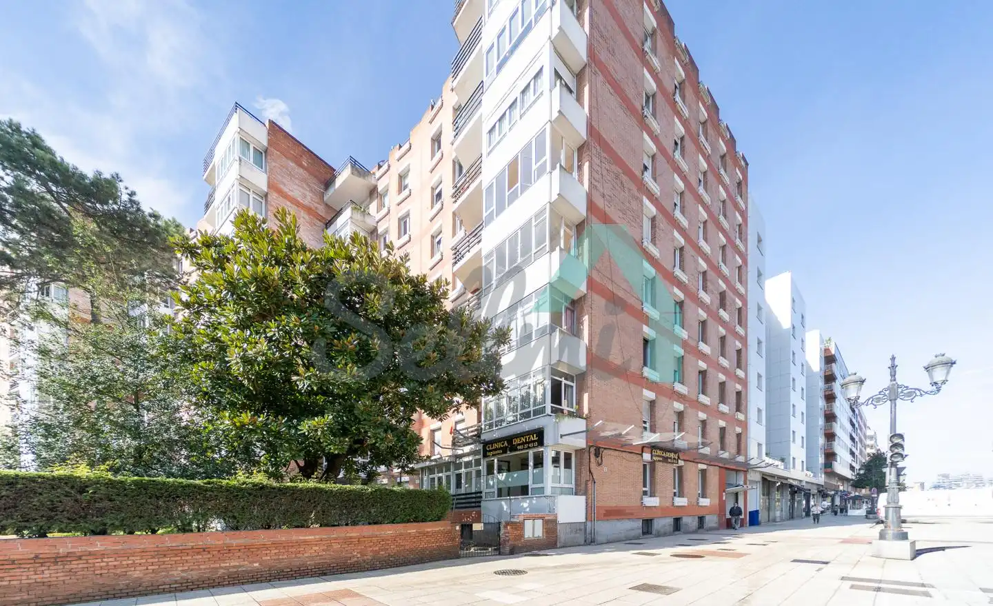 Vista exterior de Piso en venta en Oviedo  con Calefacción, Parquet y Terraza