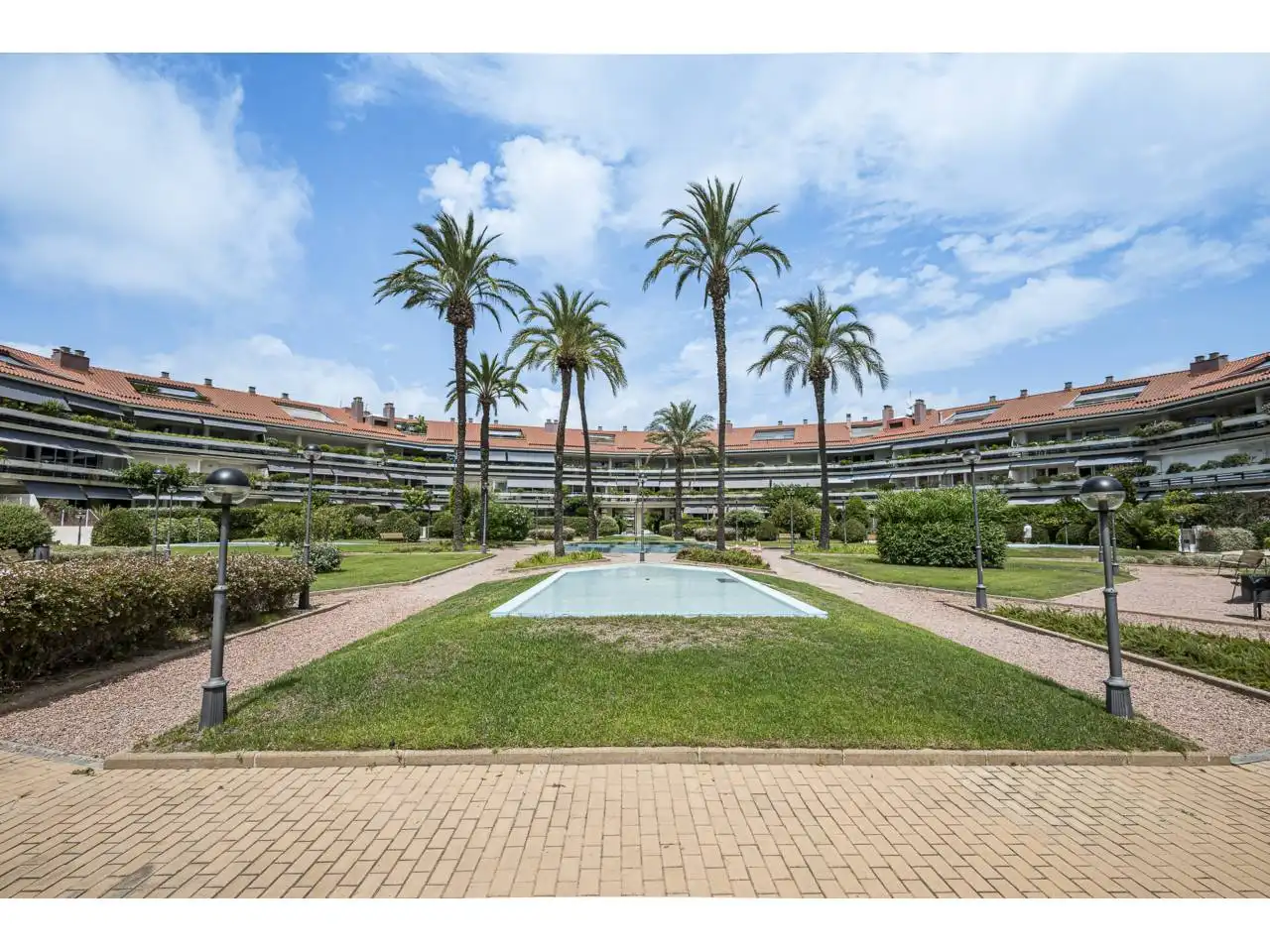 Außenansicht von Dachboden zum Verkauf in Sitges mit Klimaanlage, Heizung und Terrasse