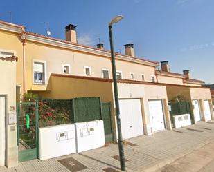 Exterior view of Single-family semi-detached for sale in Modúbar de la Emparedada  with Heating, Private garden and Parquet flooring