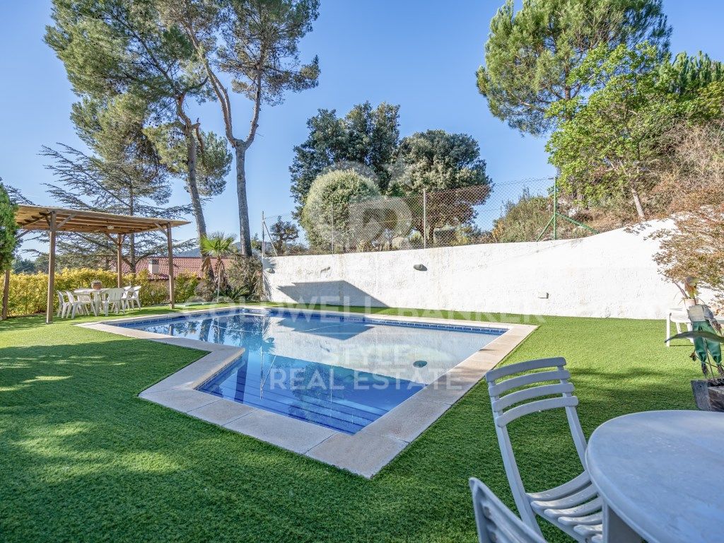 Piscina de Casa o xalet en venda en Matadepera amb Piscina