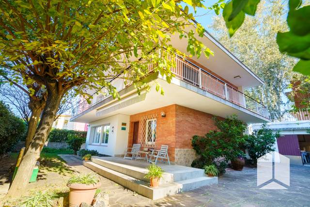 Casa-chalet en Venta en Lluminetes