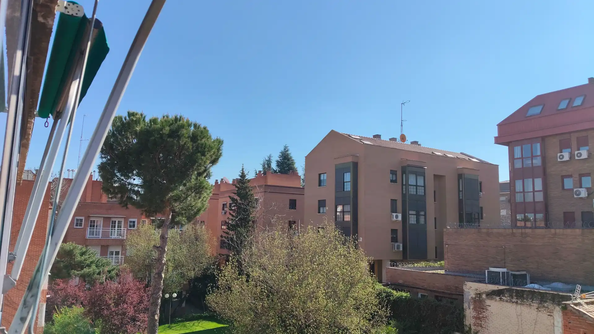 Außenansicht von Maisonette zum Verkauf in  Madrid Capital mit Klimaanlage, Heizung und Parkett