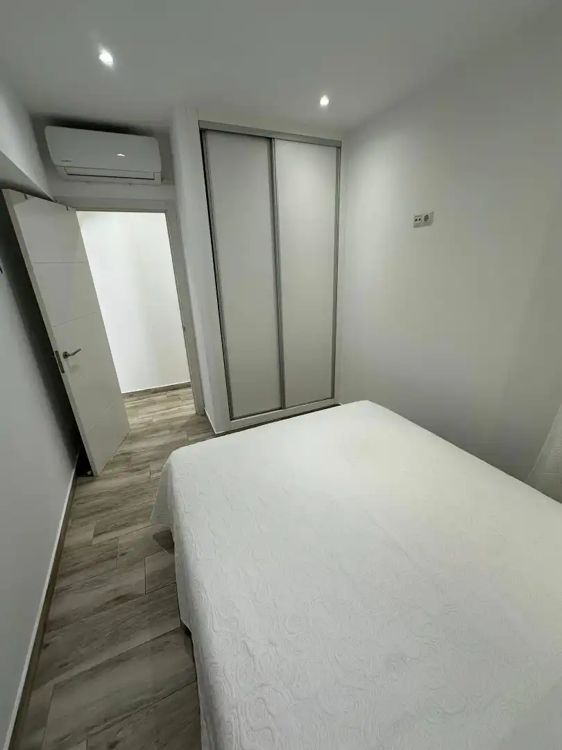 Habitación de Piso de alquiler en Fuengirola con Aire acondicionado, Calefacción y Amueblado