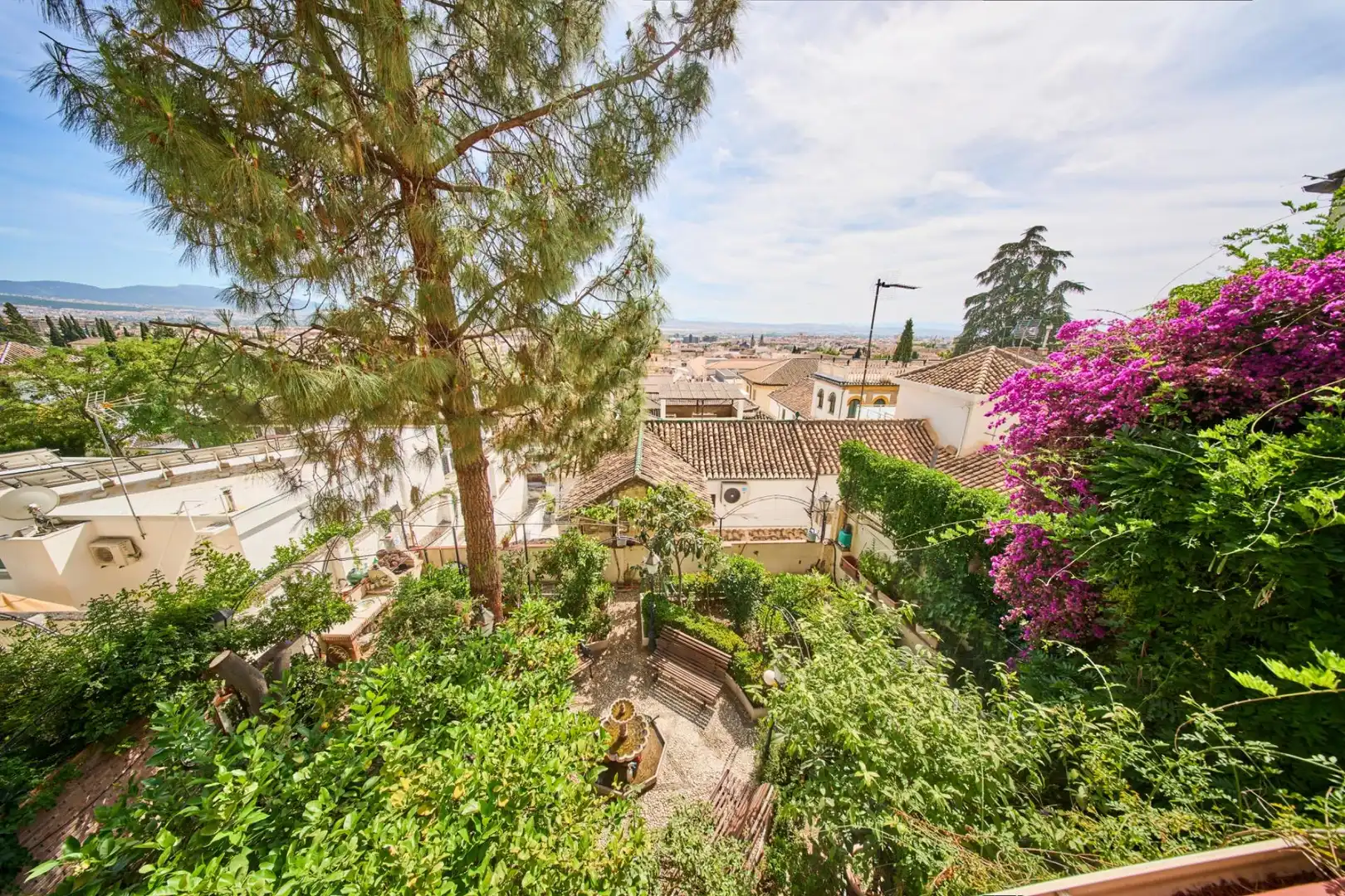 Vista exterior de Casa o chalet en venta en Granada con Aire acondicionado, Calefacción y Jardín privado
