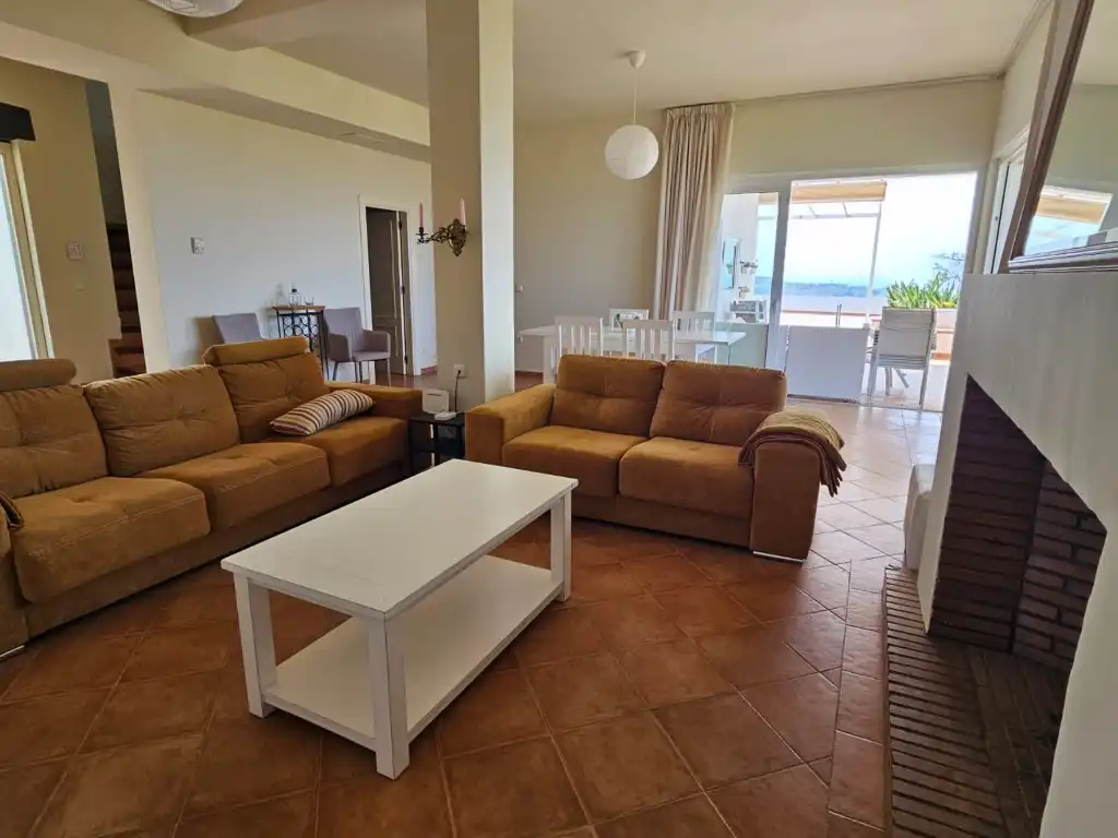 Sala d'estar de Casa o xalet en venda en Torrox amb Aire condicionat, Jardí privat i Terrassa