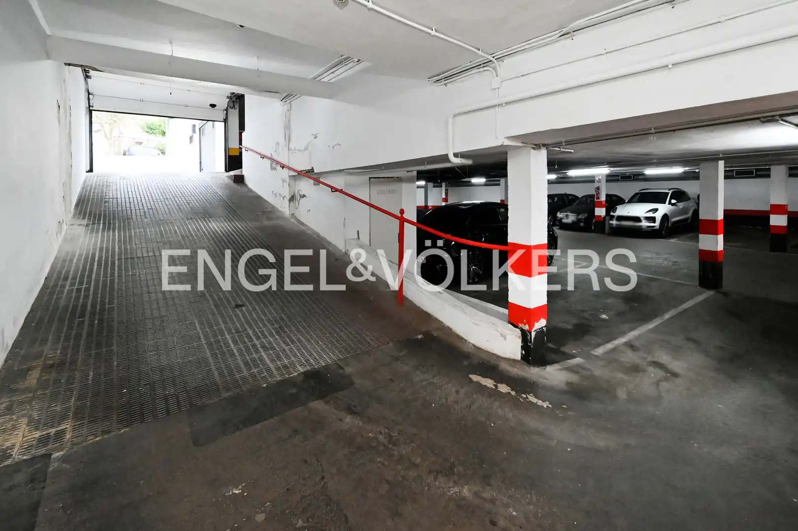 Parkplatz von Maisonette zur Miete in Santander mit Heizung, Privatgarten und Parkett