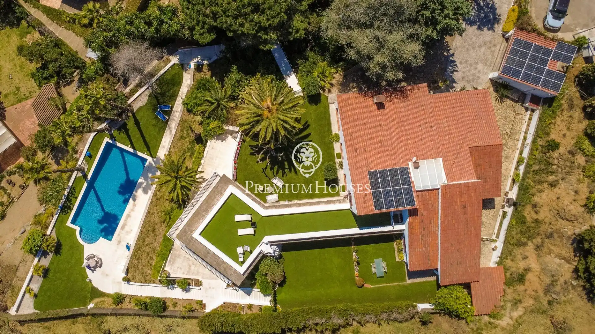 Vista exterior de Casa o xalet en venda en Alella amb Calefacció, Jardí privat i Terrassa