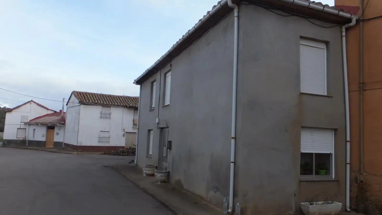 Vista exterior de Piso en venta en Villaobispo de Otero