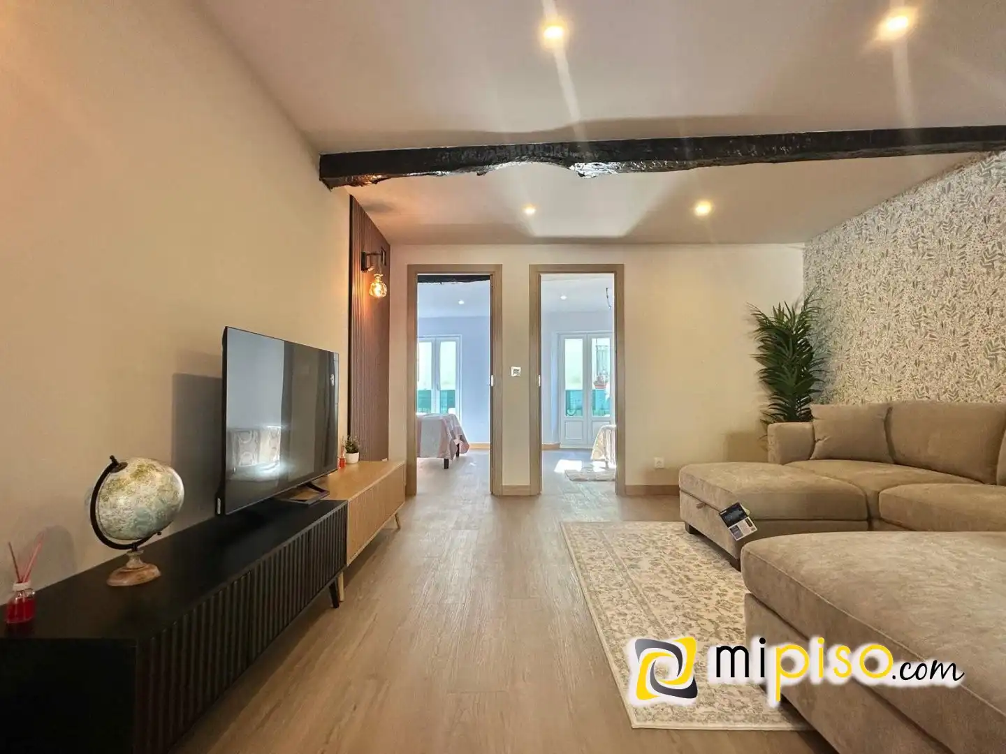 Sala de estar de Piso en venta en Laredo con Calefacción, Amueblado y Balcón