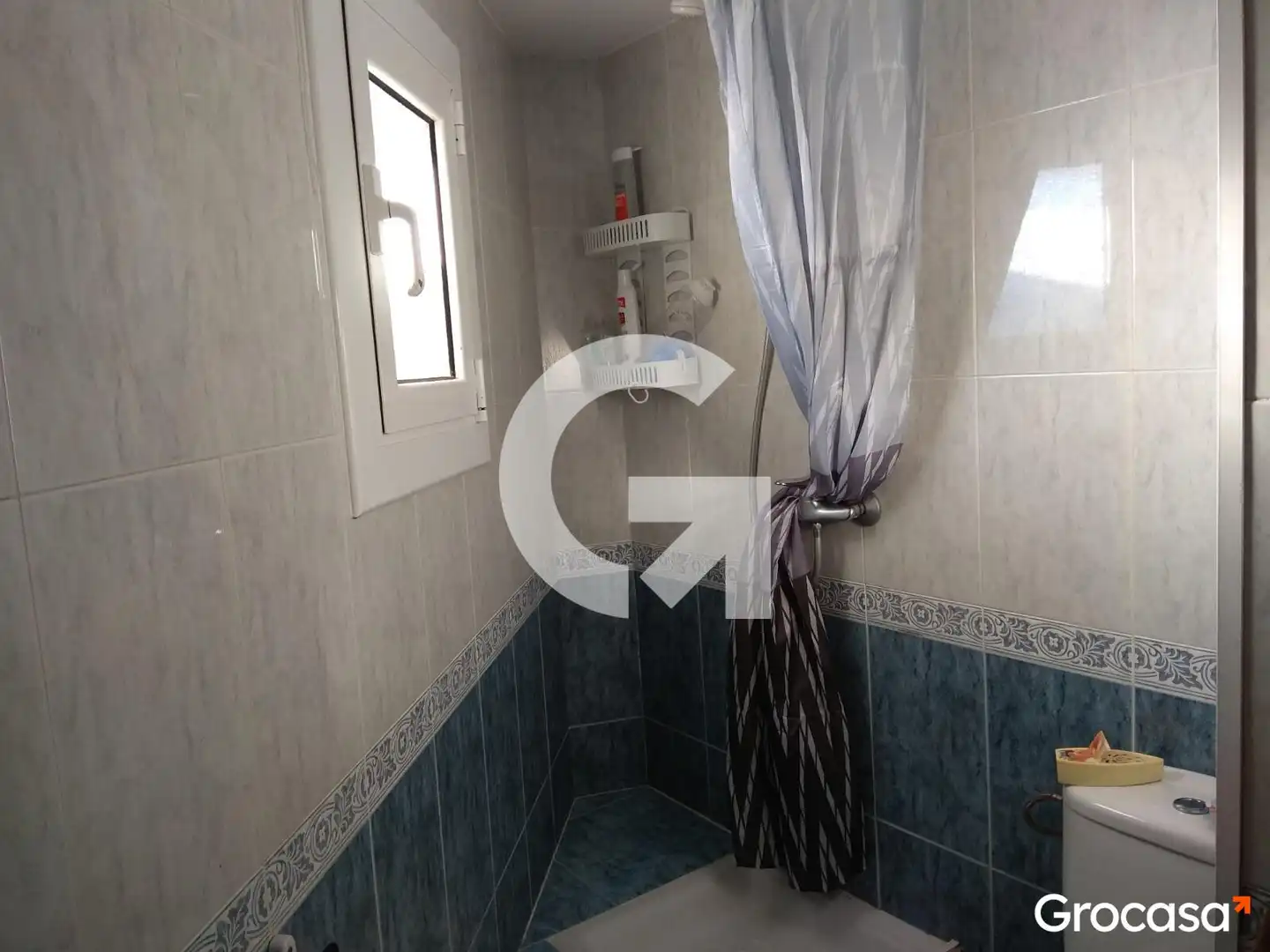 Bathroom of Flat for sale in L'Hospitalet de Llobregat  with Terrace and Oven