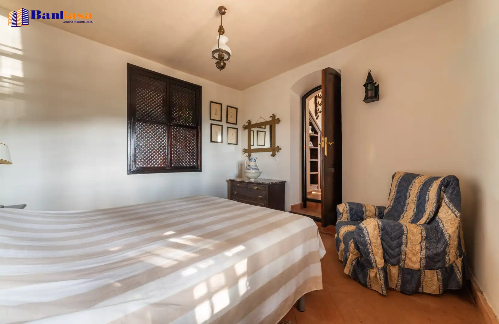 Dormitori de Casa o xalet en venda en Cortes de la Frontera amb Calefacció, Jardí privat i Moblat