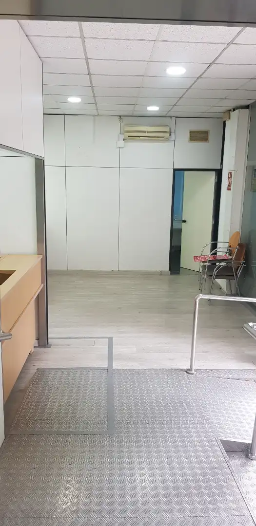 Local comercial en alquiler en Diagonal - Colomeres, imagen 2