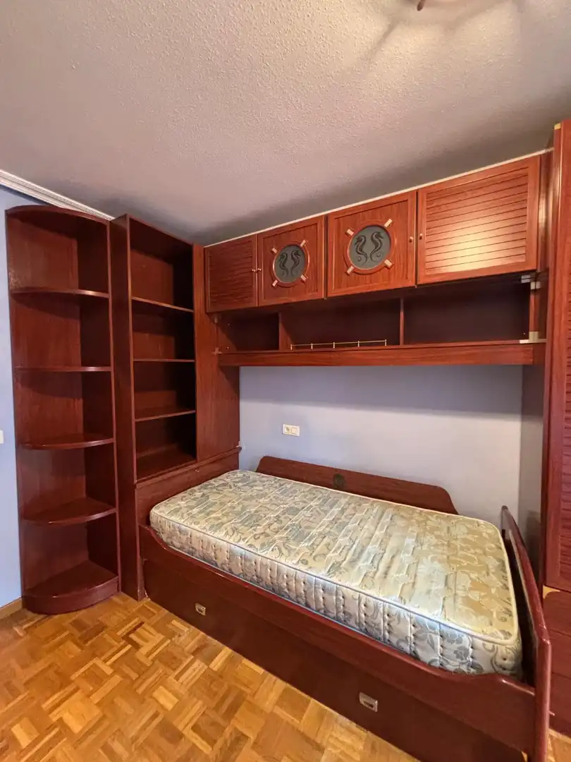 Habitación de Piso en venta en Gijón  con Calefacción, Parquet y Trastero