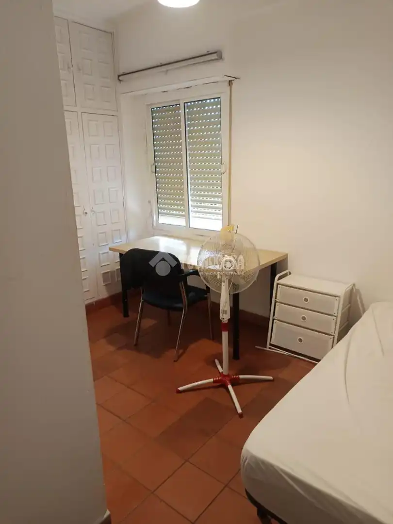 Habitación de Piso en venta en Sevilla con Aire acondicionado, Terraza y Trastero