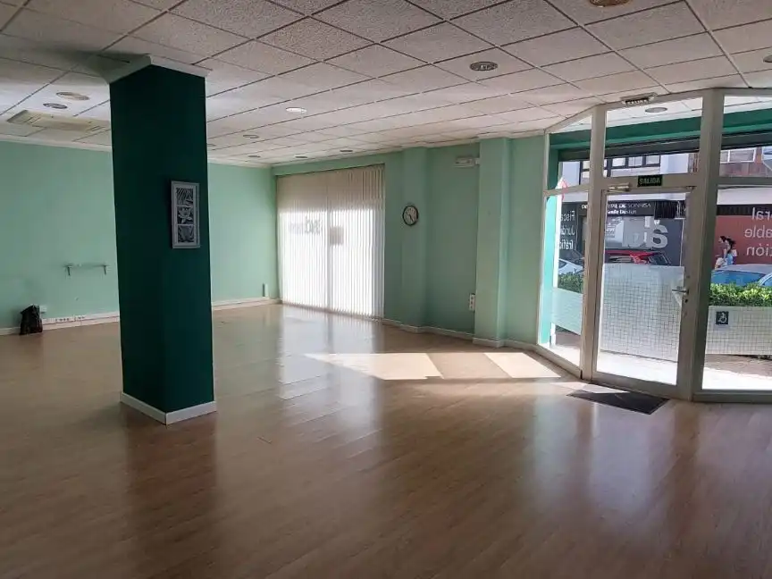 Local de alquiler en L'Eliana con Parquet