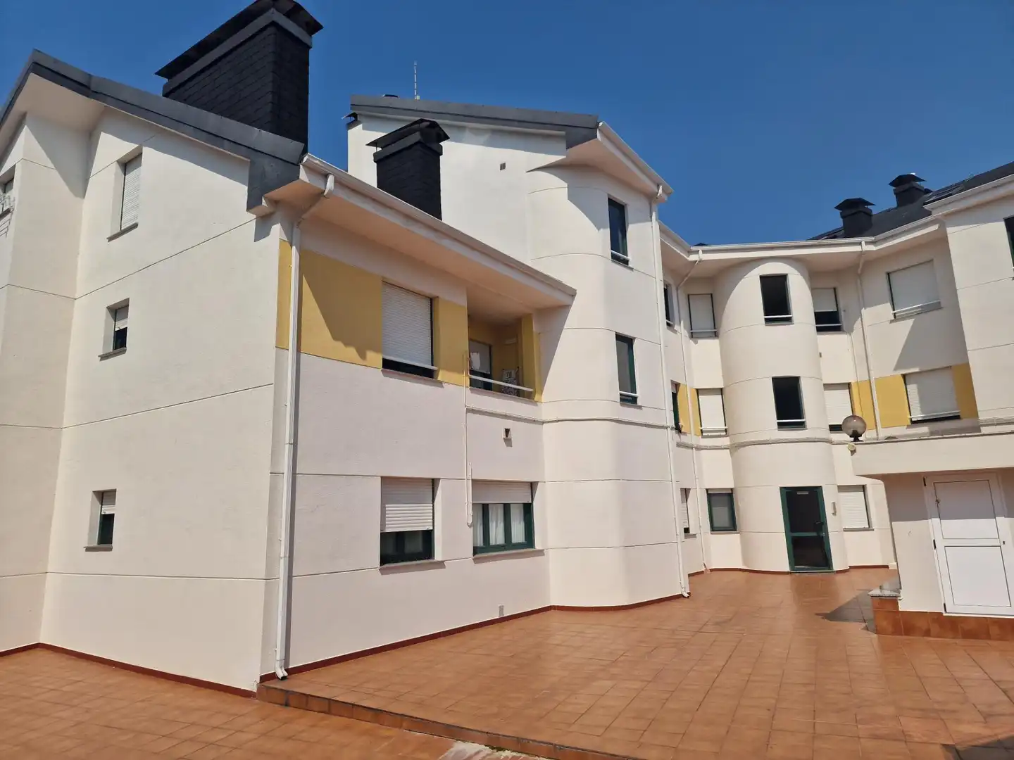 Vista exterior de Piso en venta en Tapia de Casariego con Calefacción