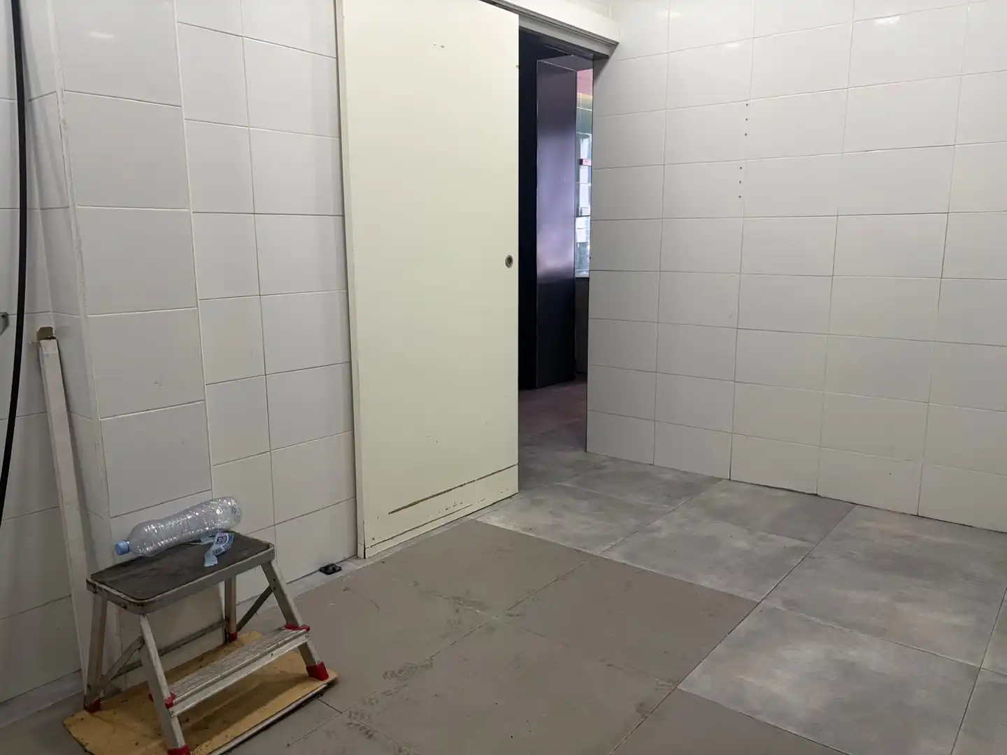 Bany de Local en venda en L'Hospitalet de Llobregat amb Alarma