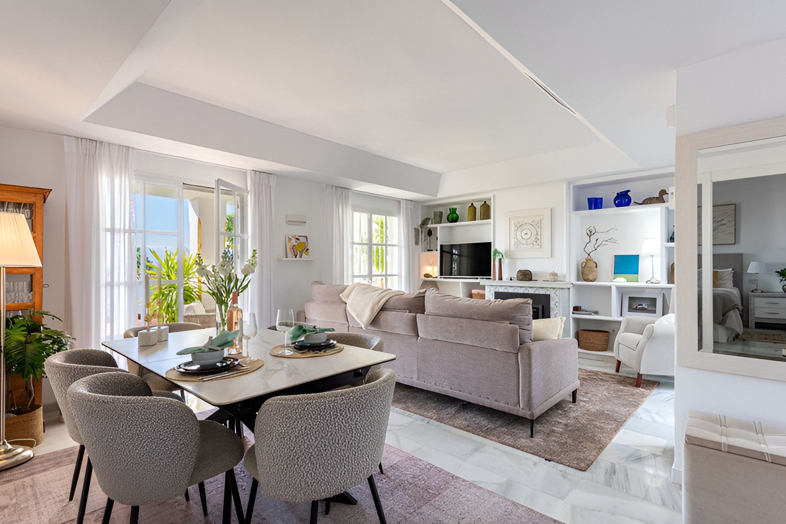 Sala de estar de Casa adosada en venta en Estepona con Aire acondicionado, Terraza y Trastero