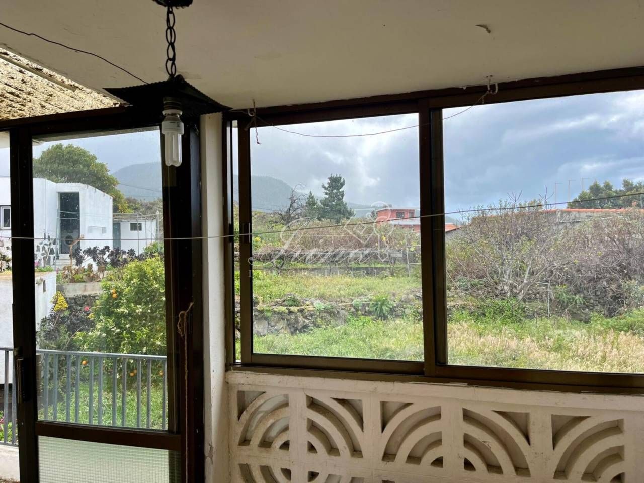 Vista exterior de Finca rústica en venda en El Paso amb Jardí privat