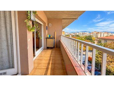 Piso con balcón en venta en Calle Pamplona