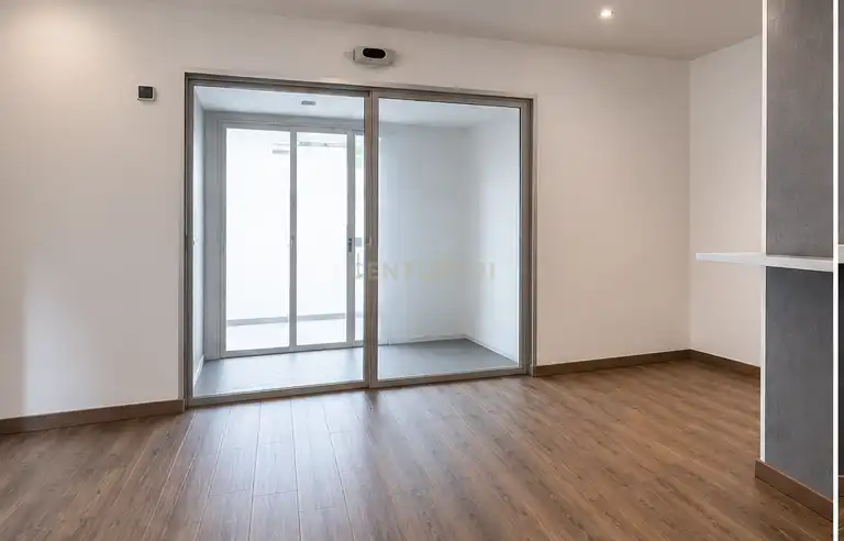 Local comercial en venta en Carrer de Jacint Verdaguer, 36, bajos 3, Sant Joan Despí, Spain, imagen 2