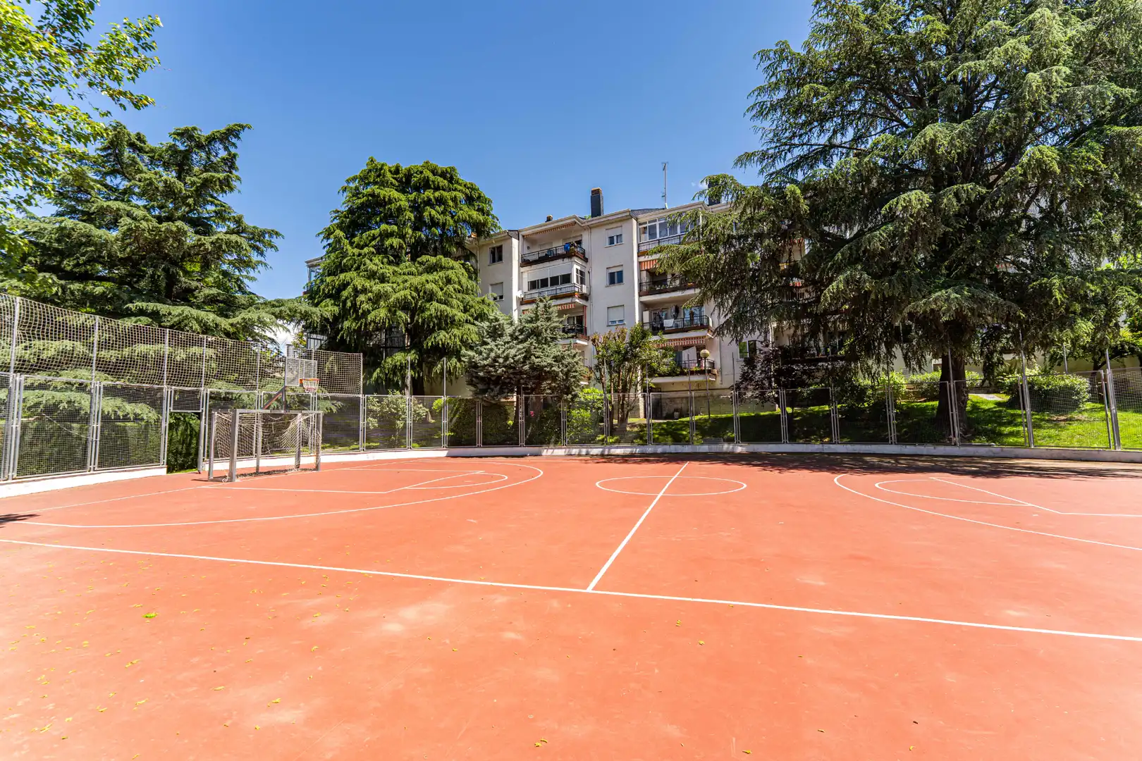 Parking de Piso en venta en Collado Villalba con Calefacción, Amueblado y Piscina comunitaria