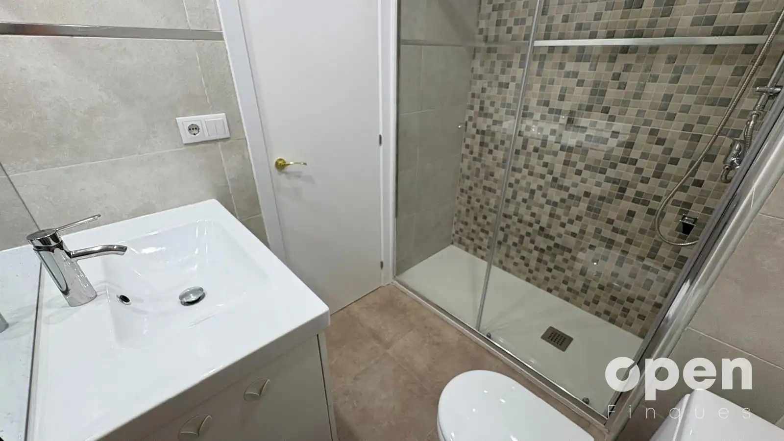 Baño de Piso en venta en Terrassa con Aire acondicionado, Parquet y Alarma