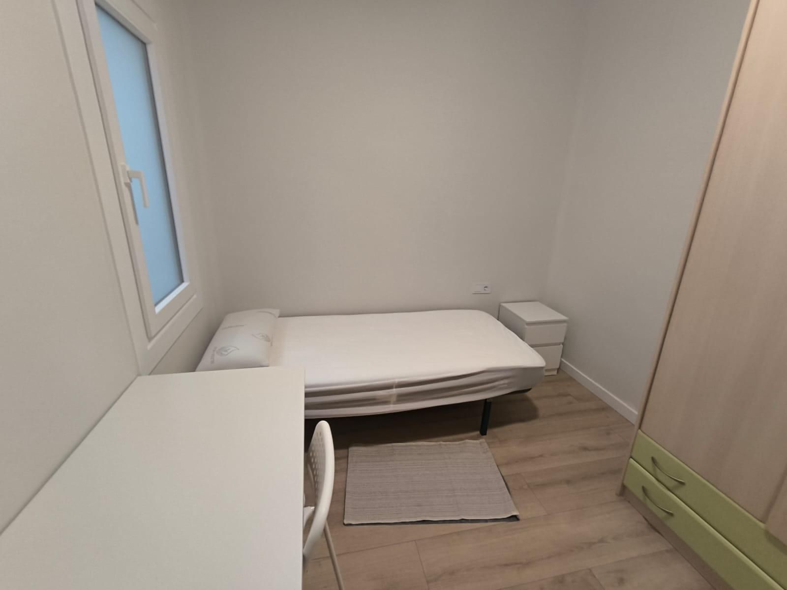 Dormitori de Pis per a compartir en Manresa amb Calefacció