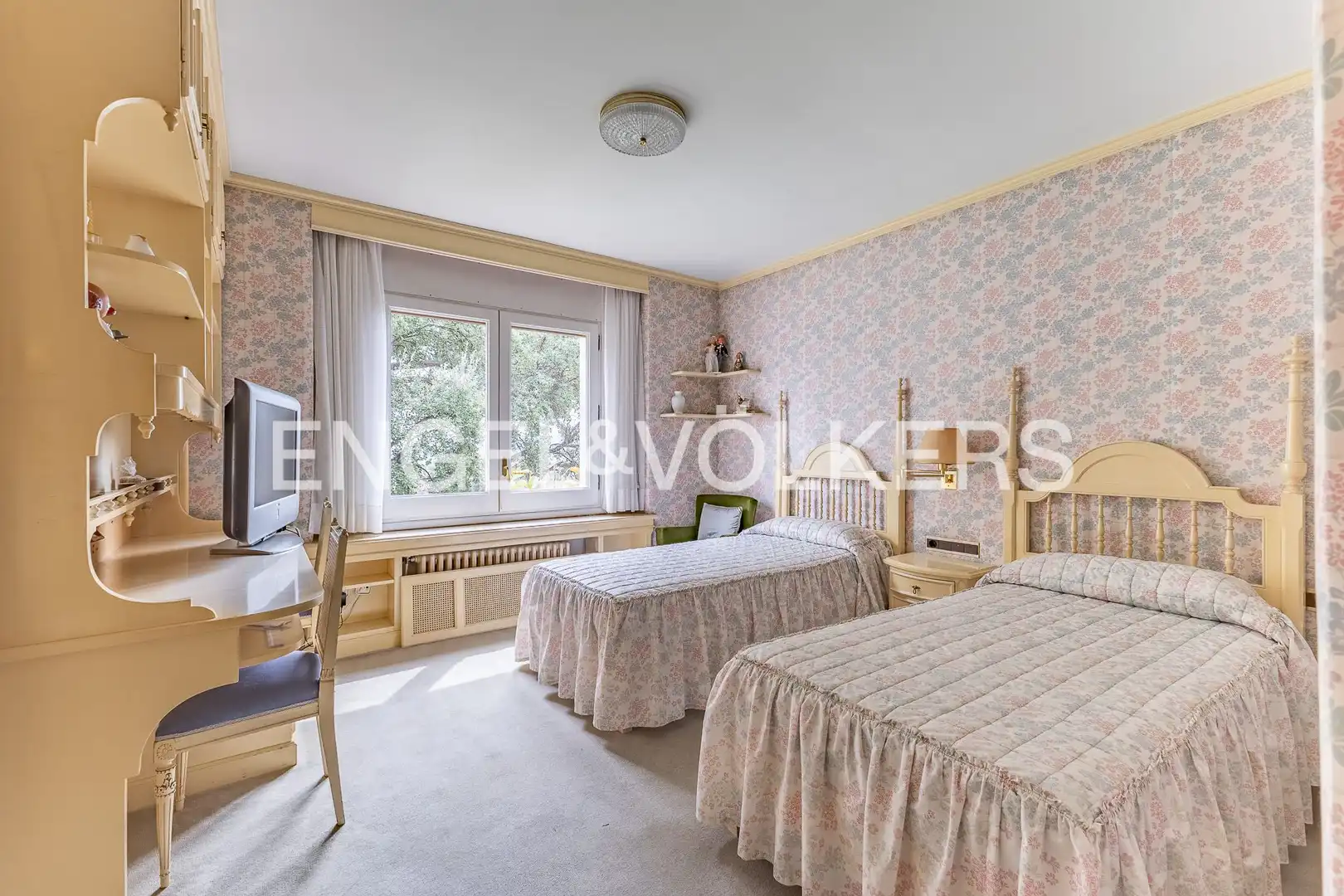 Dormitori de Casa o xalet en venda en Cerdanyola del Vallès amb Calefacció, Jardí privat i Parquet