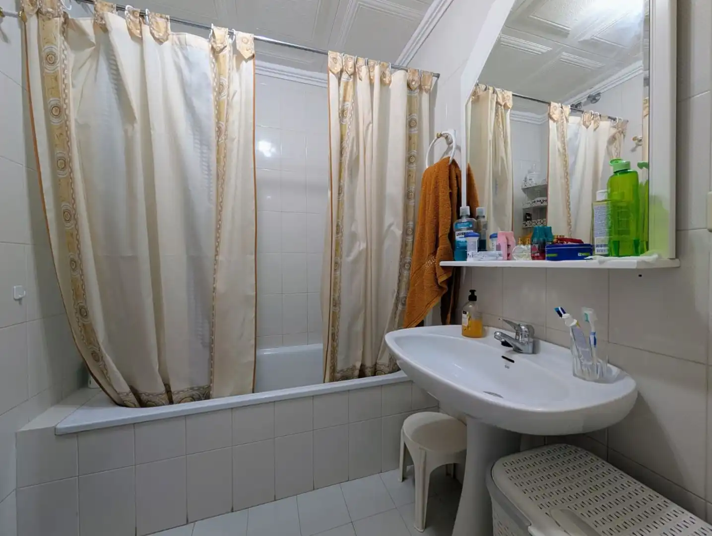 Bathroom of Flat for sale in Loja  with Air Conditioner, Heating and Storage room