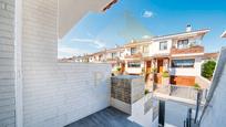 Vista exterior de Casa adosada en venda en Santa Perpètua de Mogoda amb Aire condicionat, Calefacció i Jardí privat