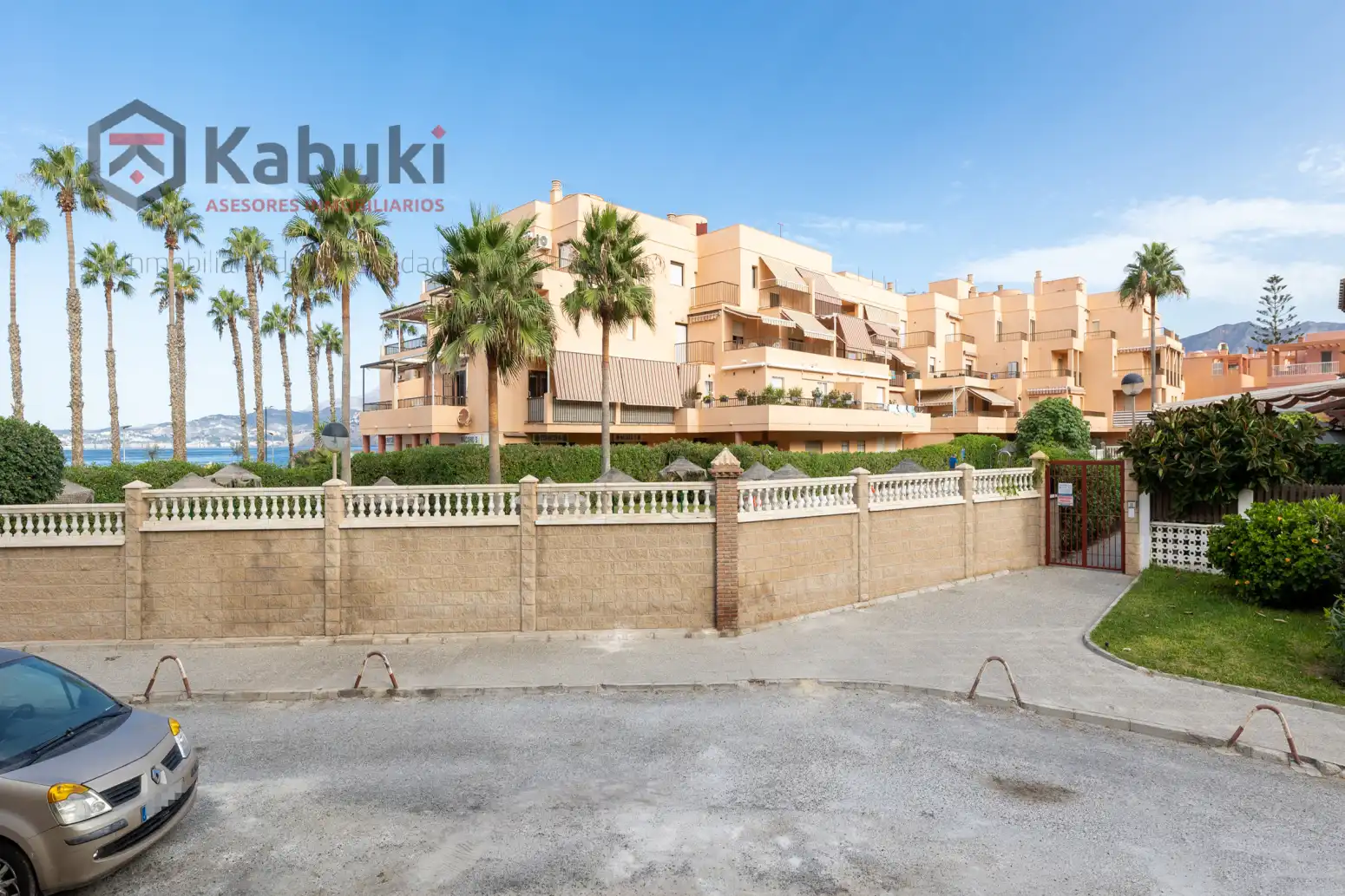 Außenansicht von Wohnung zur Miete in Salobreña mit Privatgarten, Terrasse und Schwimmbad