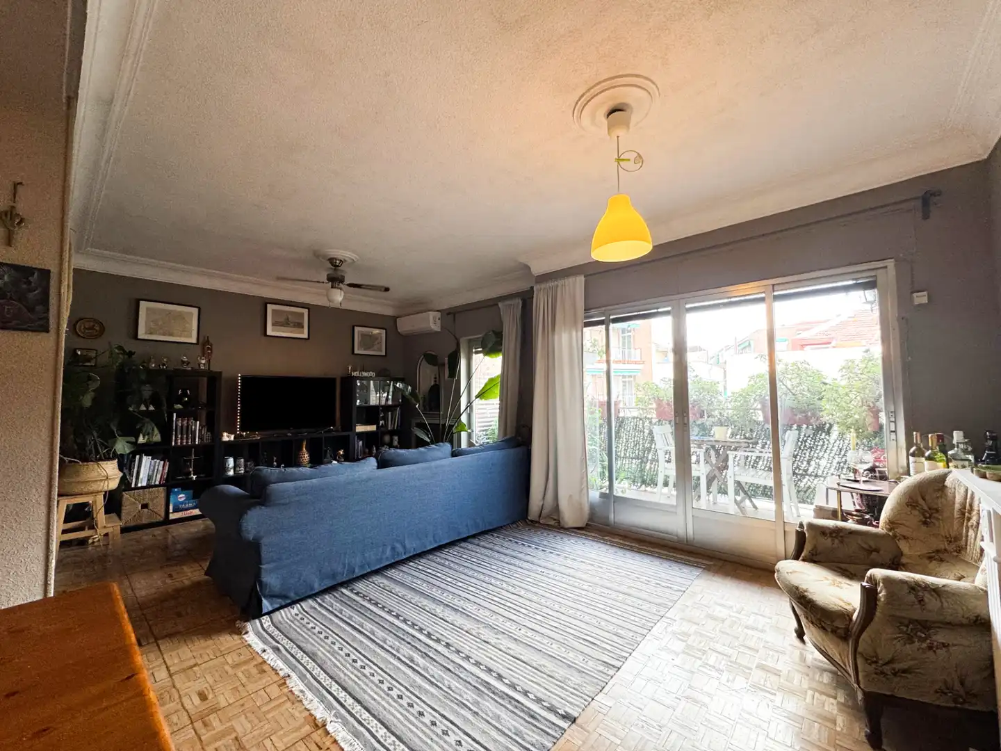 Living room of Flat for sale in Madrid  with Air Conditioner and Balcony