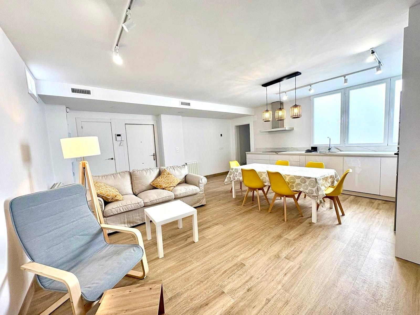 Living room of Flat to rent in  Granada Capital  with Air Conditioner, Heating and Terrace