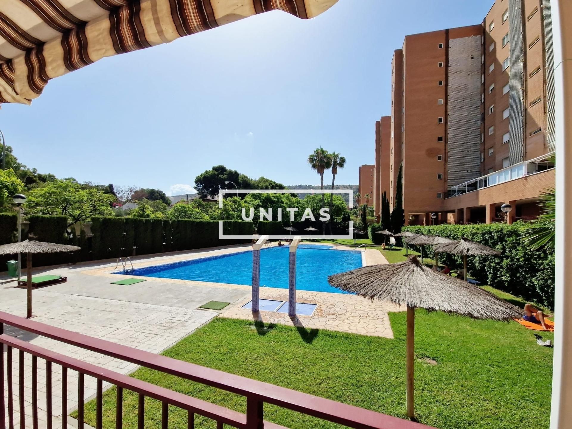 Piscina de Pis en venda en Alicante / Alacant amb Jardí privat, Terrassa i Balcó