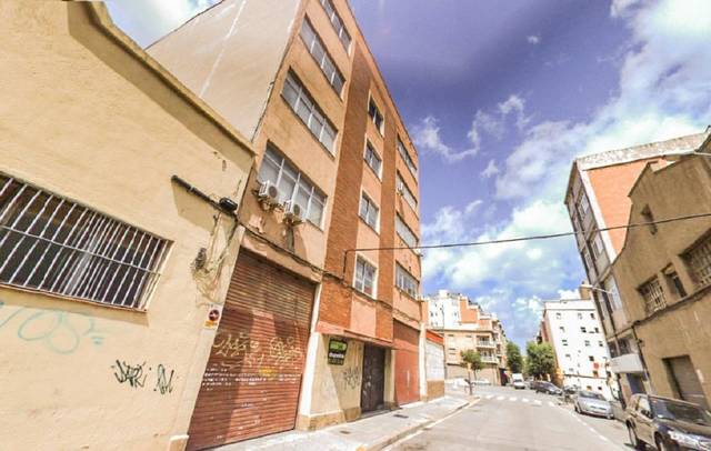 Local comercial en Venta en Francesc Moragas... en Bellvitge