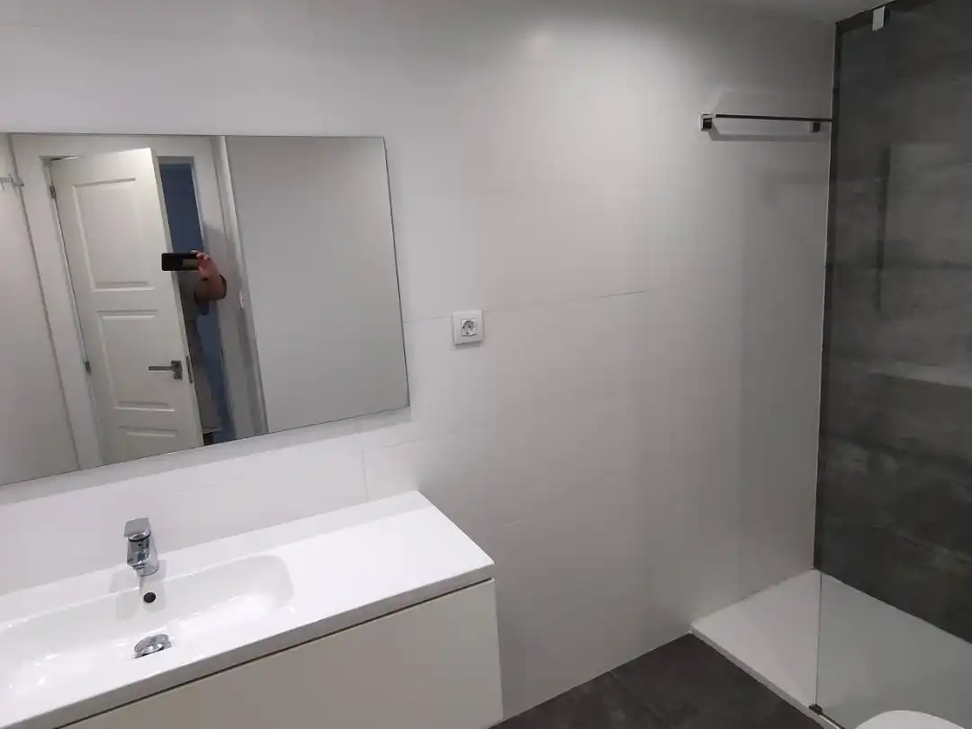 Bathroom of Flat for rent in  Zaragoza Capital  with Air Conditioner and Balcony