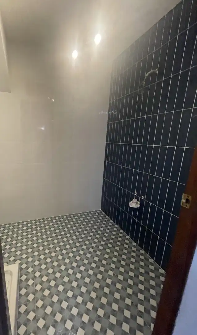 Badezimmer von Wohnung zur Miete in Vigo  mit Ofen