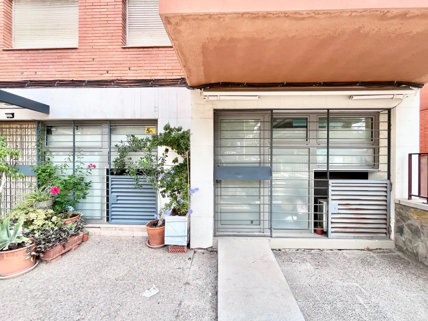 Exterior view of Office for sale in Barcelona  with Air Conditioner