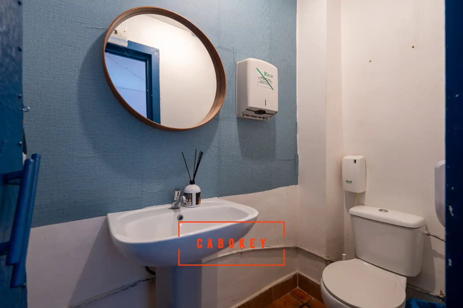 Baño de Local en traspaso en Almería con Aire acondicionado, Calefacción y Terraza