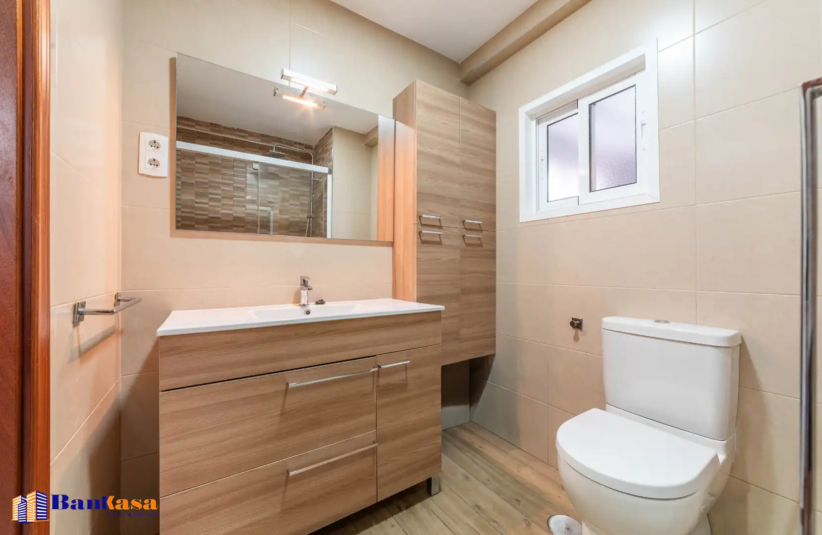Badezimmer von Wohnung zum Verkauf in Málaga mit Möbliert, Ofen und Waschmaschine