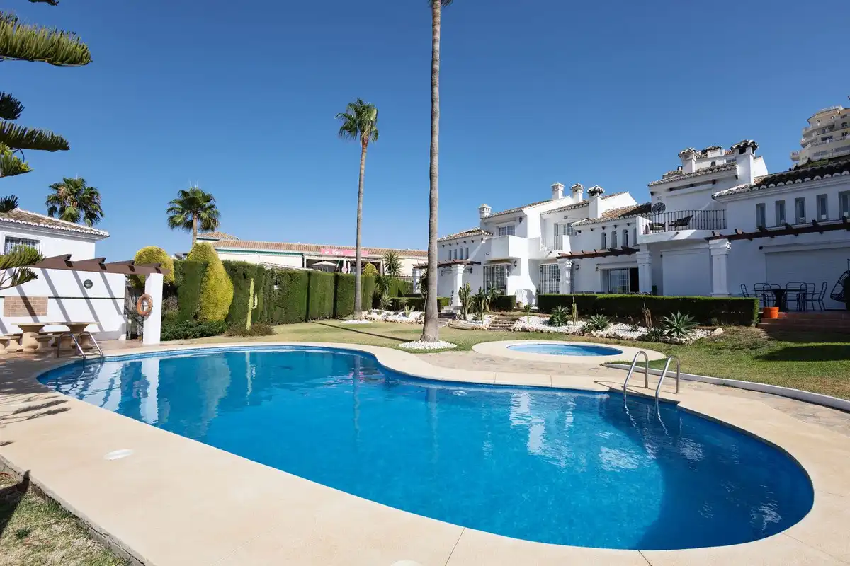 Terraced house with pool for sale in Riviera del Sol, imagen 2