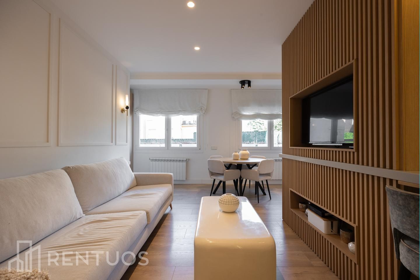 Living room of Flat to rent in  Madrid Capital  with Air Conditioner, Heating and Furnished
