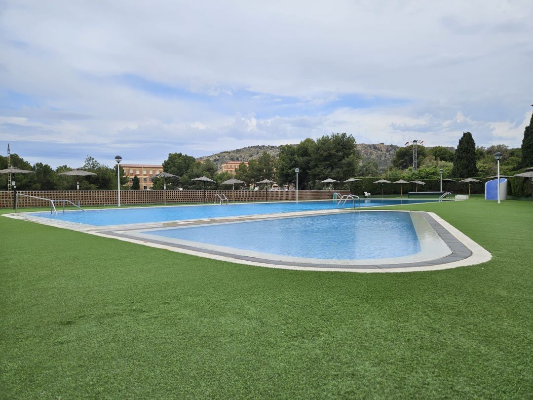 Piscina de Pis en venda en Alicante / Alacant amb Aire condicionat, Calefacció i Jardí privat