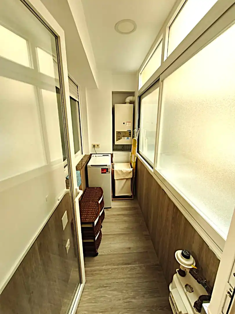 Bathroom of Flat for rent in Vigo   with Parquet flooring and Furnished